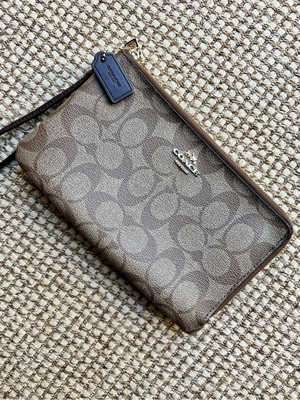 🤎🤍Coach Signature Double Zip Wristlet Wallet
